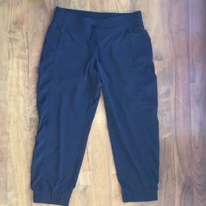 Athleta La Viva Capris size 2 like new!